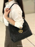 Grotto Same Style Gender-Free Black Stone Hobo Vegetable Tanned Pleated Leather All-Match Shoulder Crossbody Soft Bag